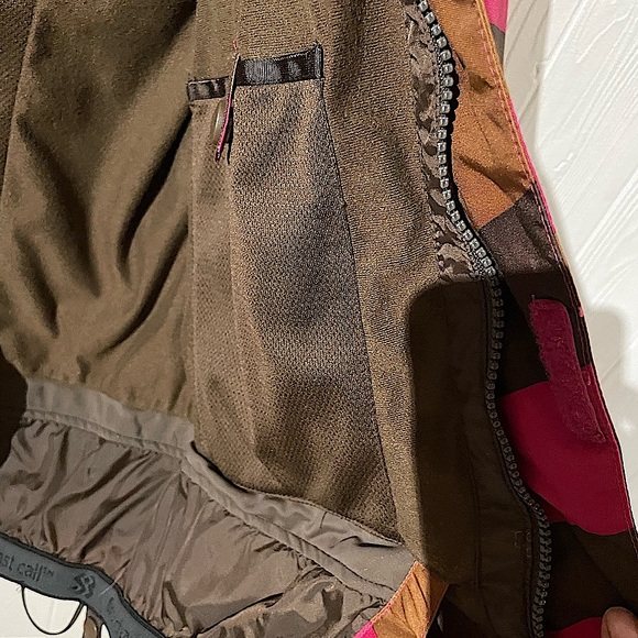 Winter ski shell, powder strap & inside pockets - Picture 3 of 3